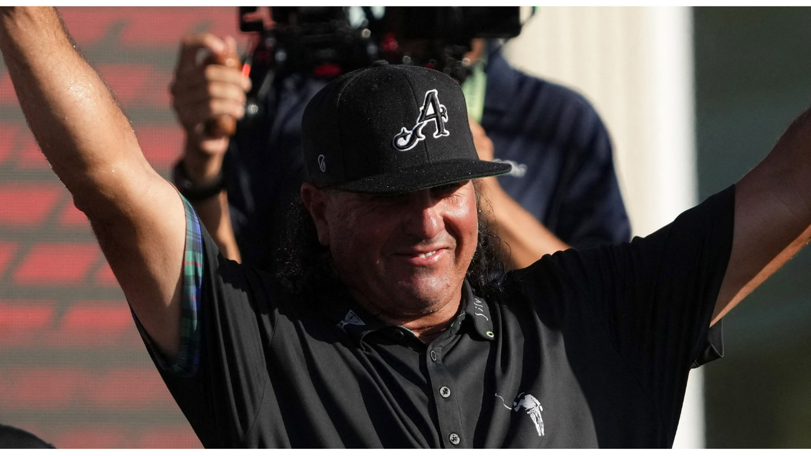 PGA Tour pro reveals issue with LIV Golf's Pat Perez: "Have a grand old time!"
